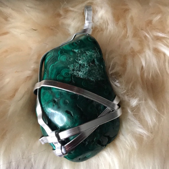 Hand wrapped Malachite stone - Picture 2 of 3